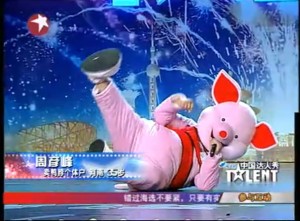 "装猪哥"